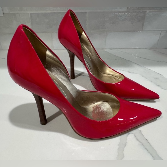 Guess by Marciano Pointed Toe Patent Heel - Picture 1 of 7